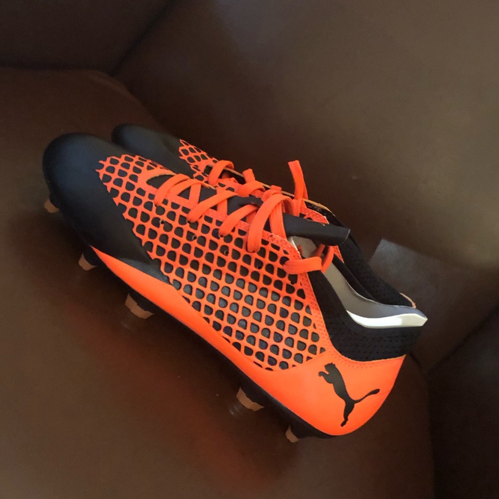 PUMA Soccer Cleats Size 5.5